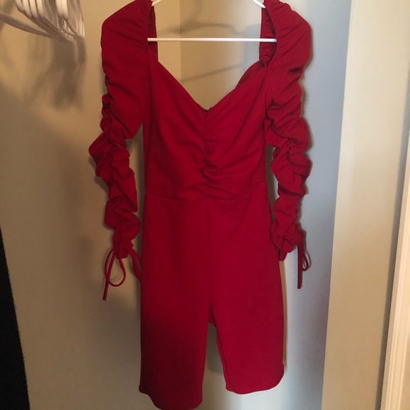 ✨MAKE AN OFFER‼️ 🔥 Red Romper ❤️ - Picture 4 of 6